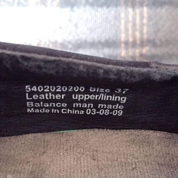 Dansko Kim Black Pull-Up Leather Shoes - Picture 7 of 7